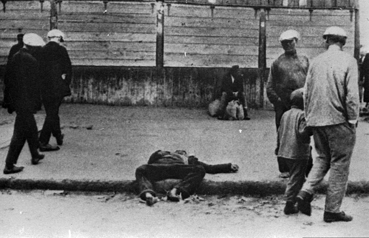 Жертва голоду. Місце і дата зйомки: УССР, 1933 рік