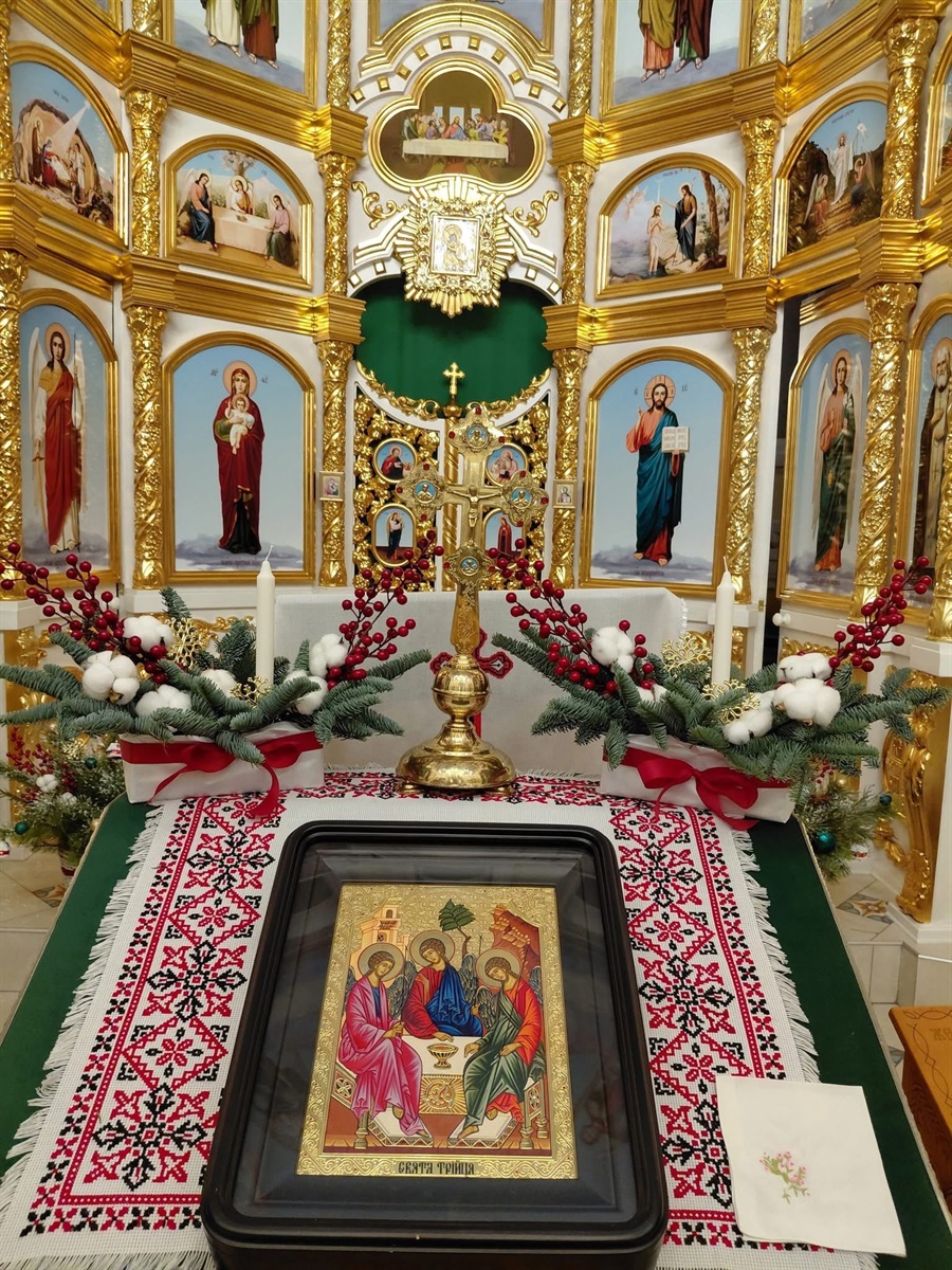 Богослужіння на Різдво у церкві Святої  Тройці