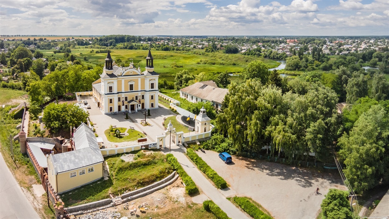 Костел св. Анни у Полонному